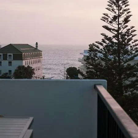 Contemporary Oceanside Rooftop Appartement