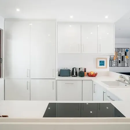 Contemporary Oceanside Rooftop *