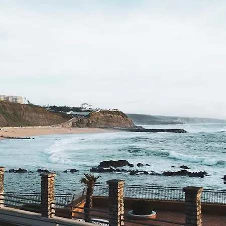 Апартаменты Contemporary Oceanside Rooftop Эрисейра