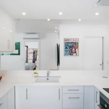 Contemporary Oceanside Rooftop Apartment *