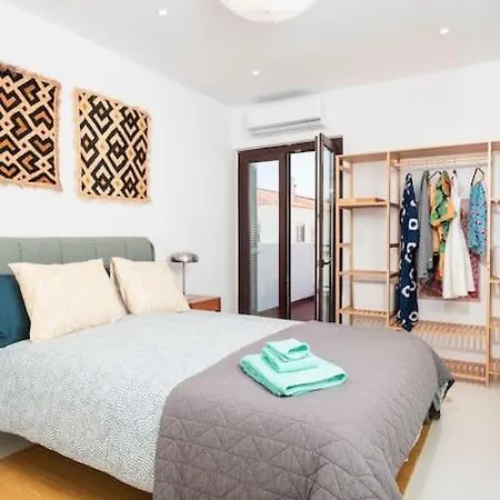 Апартаменты Contemporary Oceanside Rooftop Эрисейра